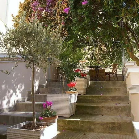 La Bougainvillea 2*
