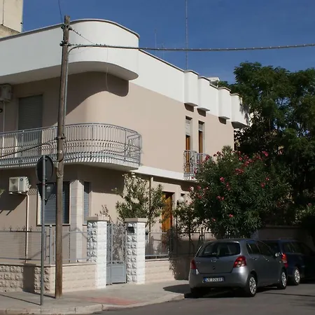 La Bougainvillea Bed & Breakfast 2*